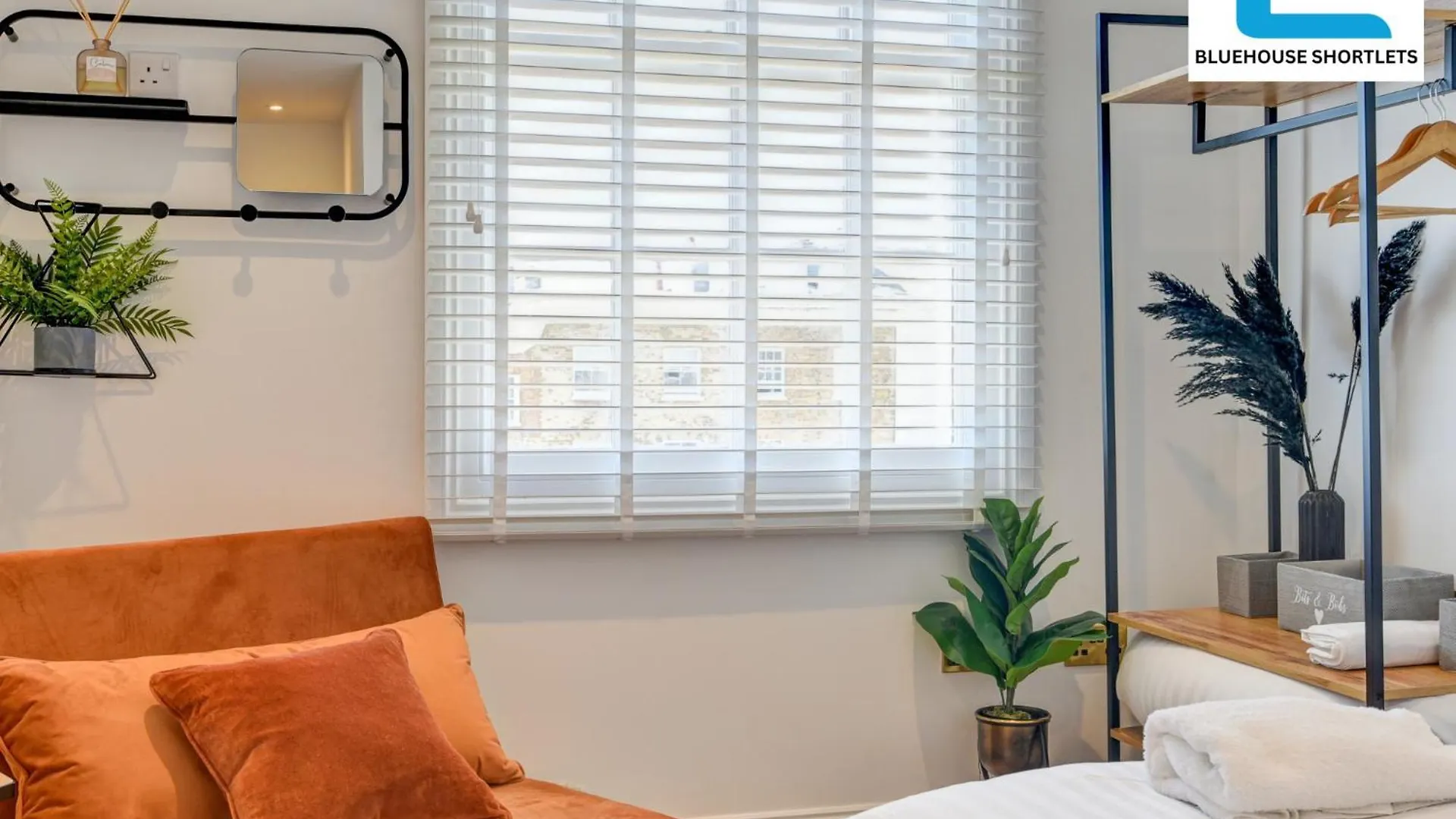 Ideal Weekly And Short Stay With Seaview In Brighton By Bluehouse Shortlets
