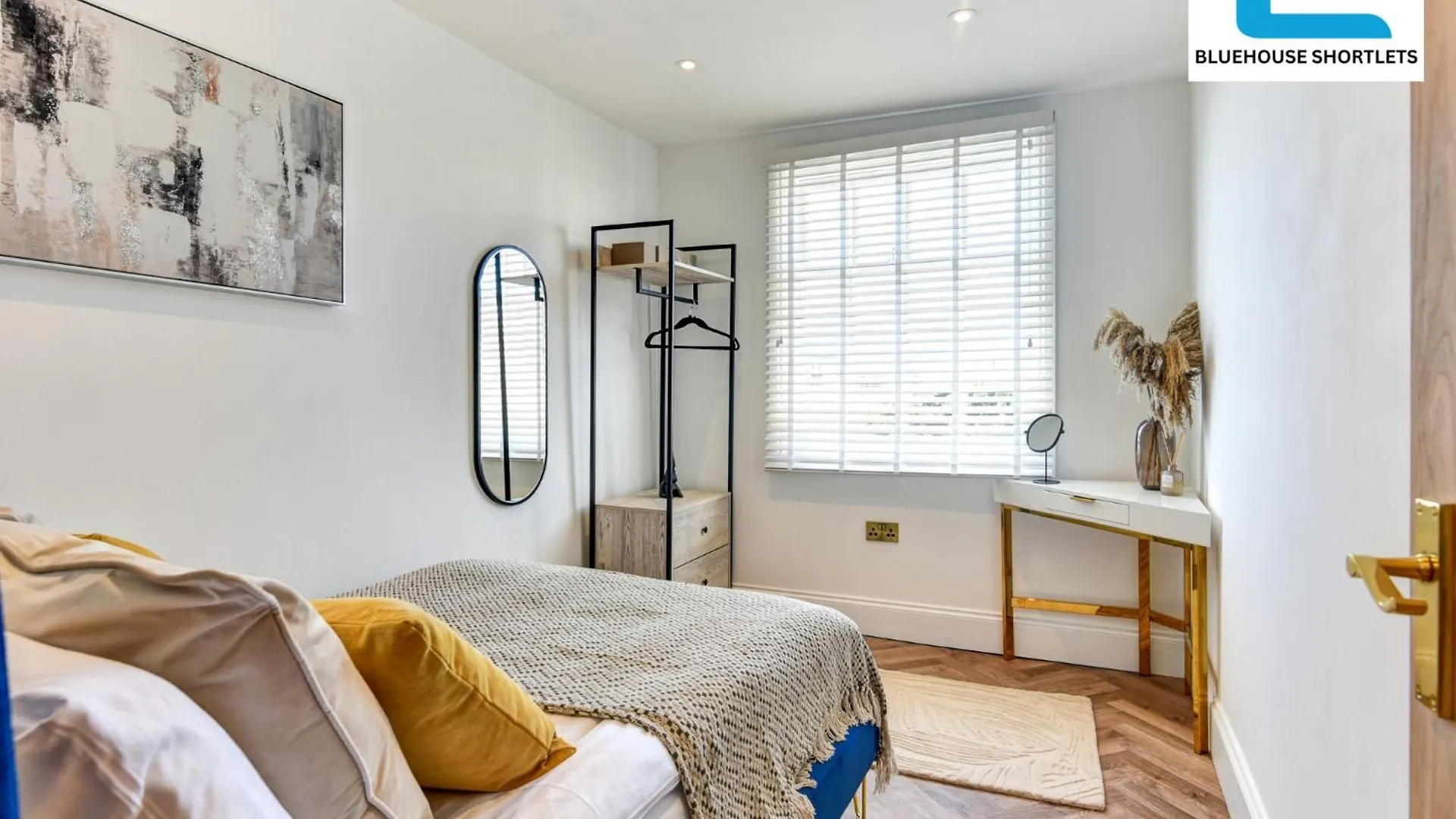 Ideal Weekly And Short Stay With Seaview In Brighton By Bluehouse Shortlets